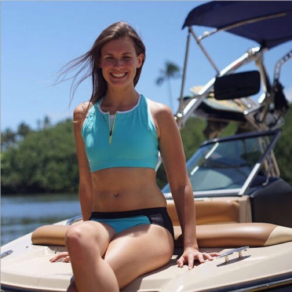 Apex Compression Sports Bra w Phone Pocket - Picture 3 of 5